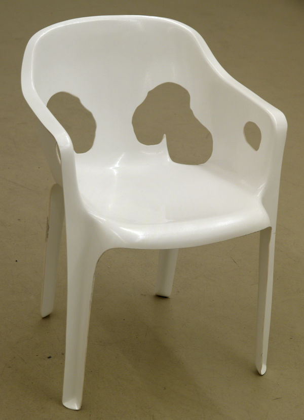 Mathieu Mercier, Prototype pour une chaise de jardin, 2006